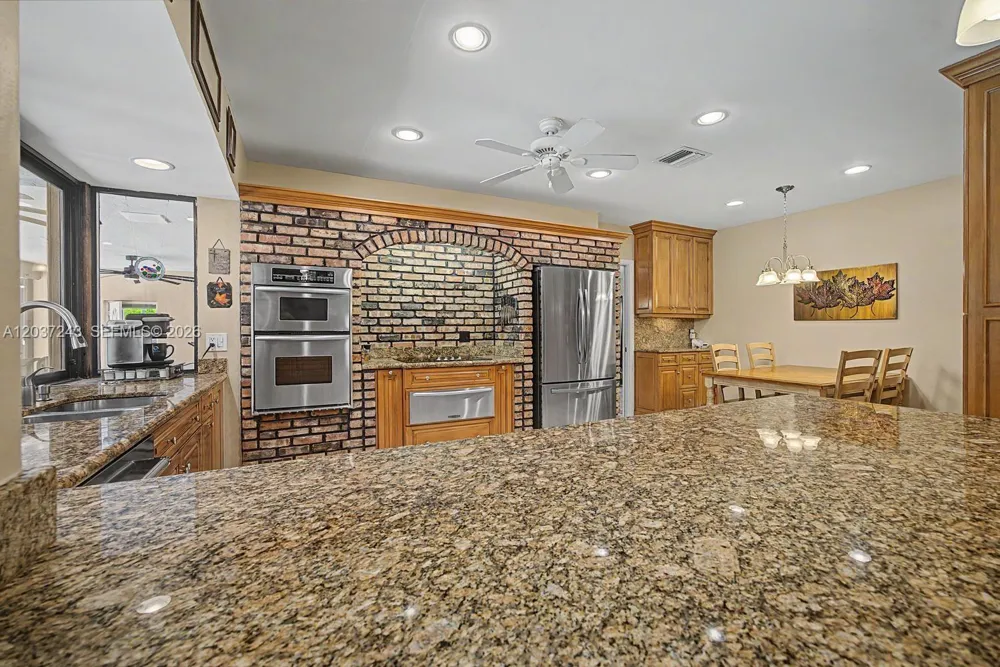 7880 SW 180th Ter Palmetto Bay, FL 33157