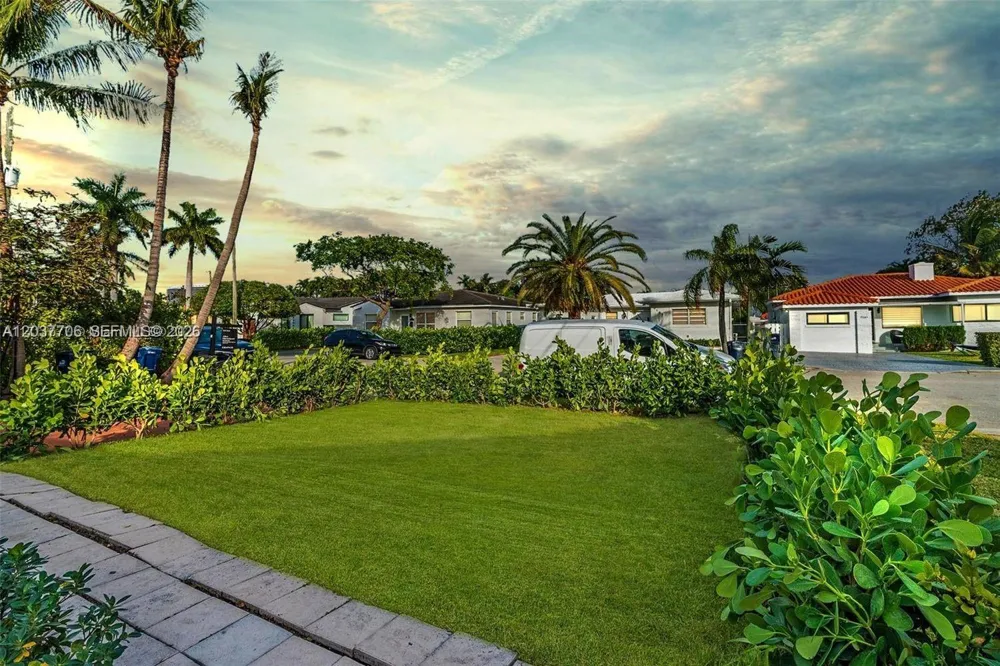 9156 Froude Ave Surfside, FL 33154