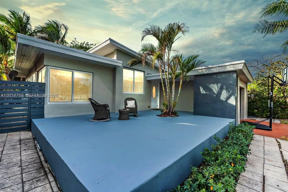 9156 Froude Ave Surfside, FL 33154