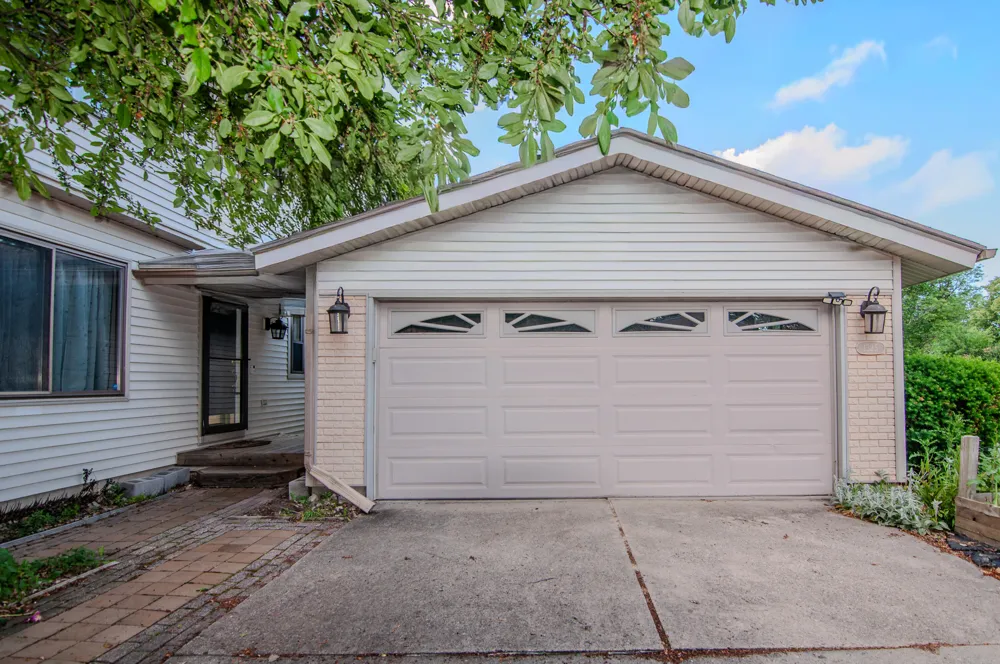 1325 Chartwell Carriage Way S East Lansing City, MI 48823