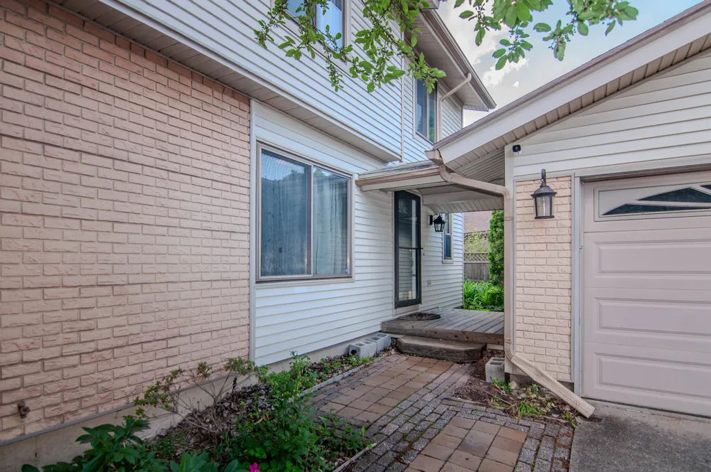 1325 Chartwell Carriage Way S East Lansing City, MI 48823