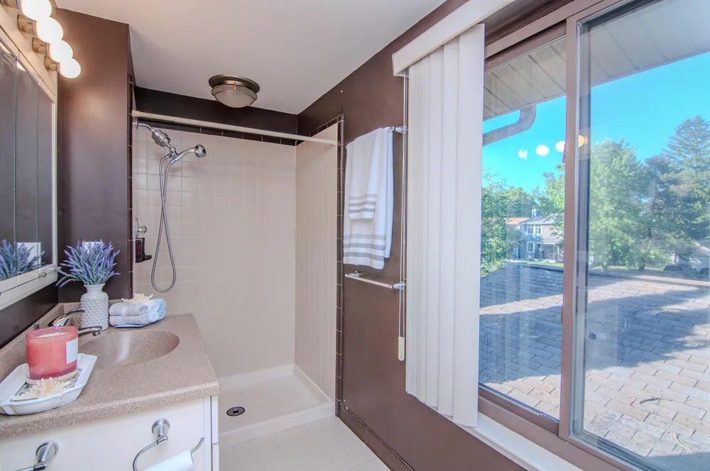 1325 Chartwell Carriage Way S East Lansing City, MI 48823