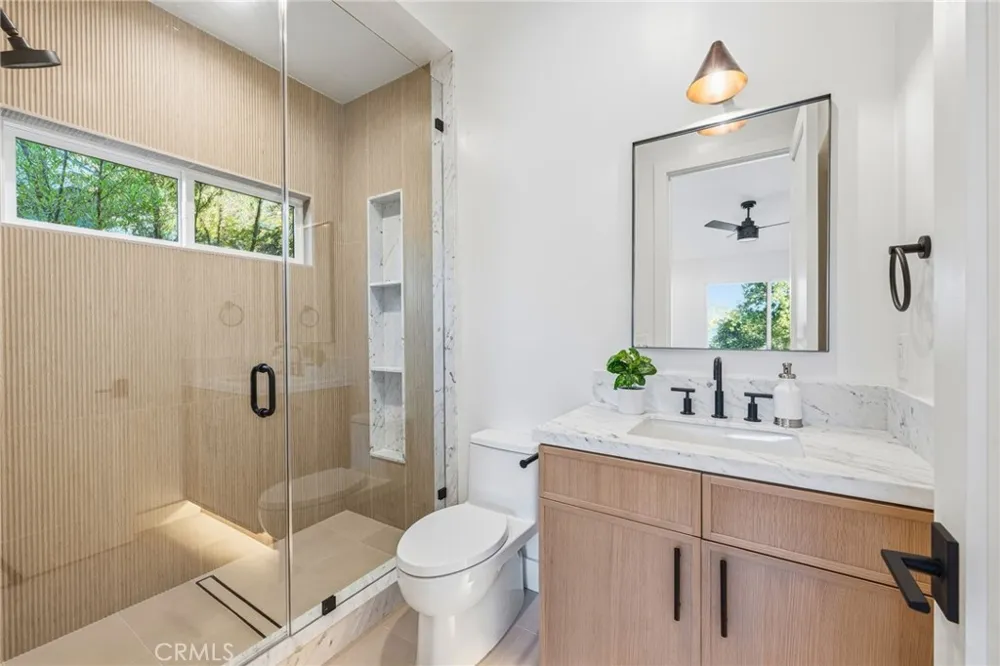 5110 Orange Los Angeles, CA 90008