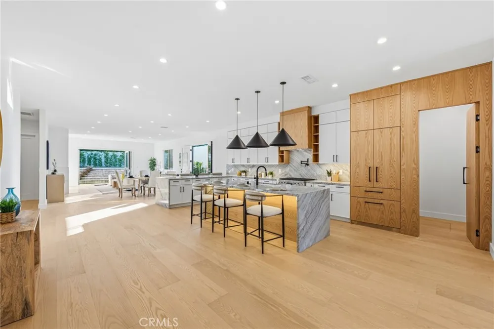 5110 Orange Los Angeles, CA 90008