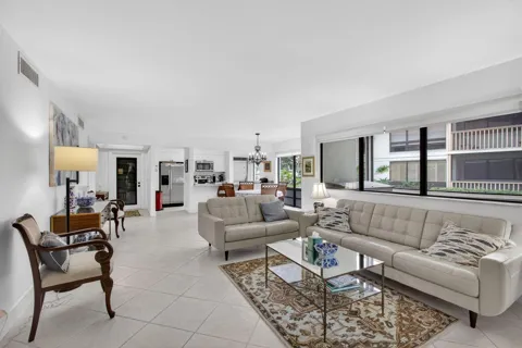 611 Brackenwood Cove