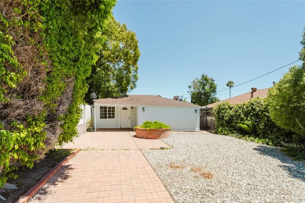 4334 Pennsylvania Avenue La Crescenta, CA 91214