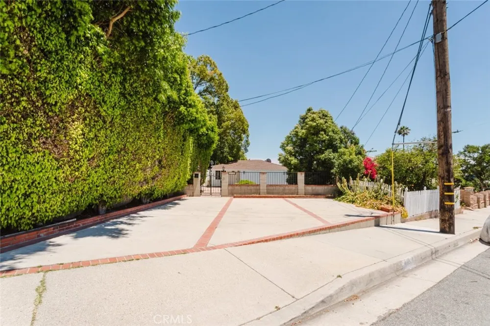4334 Pennsylvania Avenue La Crescenta, CA 91214
