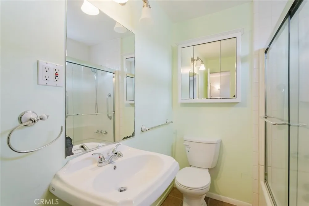 4334 Pennsylvania Avenue La Crescenta, CA 91214