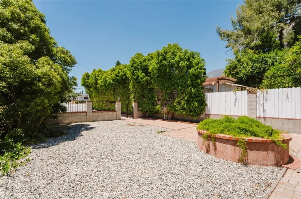 4334 Pennsylvania Avenue La Crescenta, CA 91214