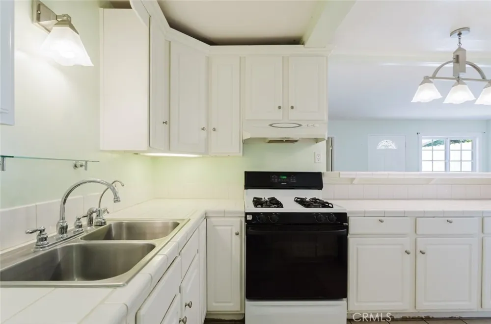 4334 Pennsylvania Avenue La Crescenta, CA 91214