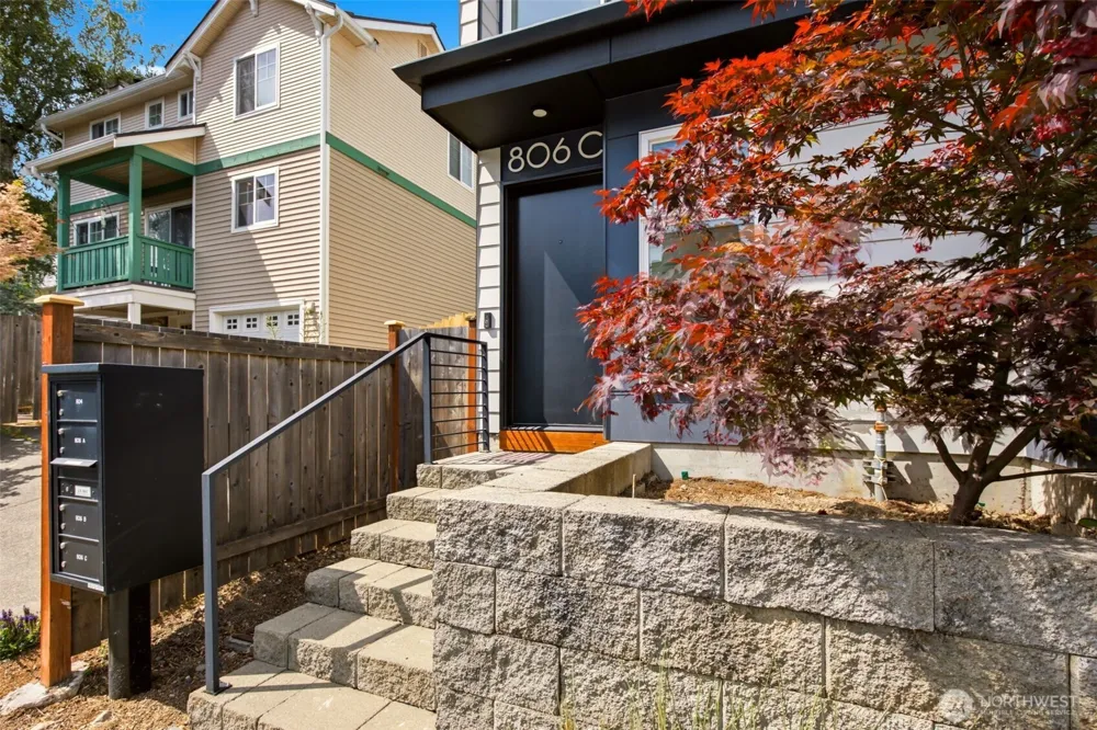 806 NW 50th Street #C Seattle, WA 98107