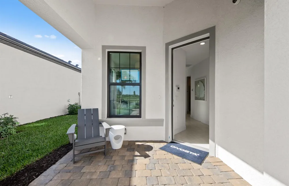 2114 Sequoia Naples, FL 34120