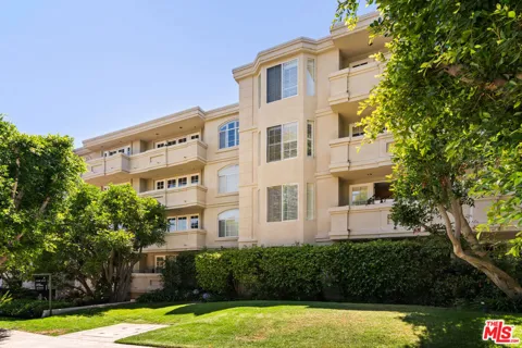 575 S Barrington Avenue #305