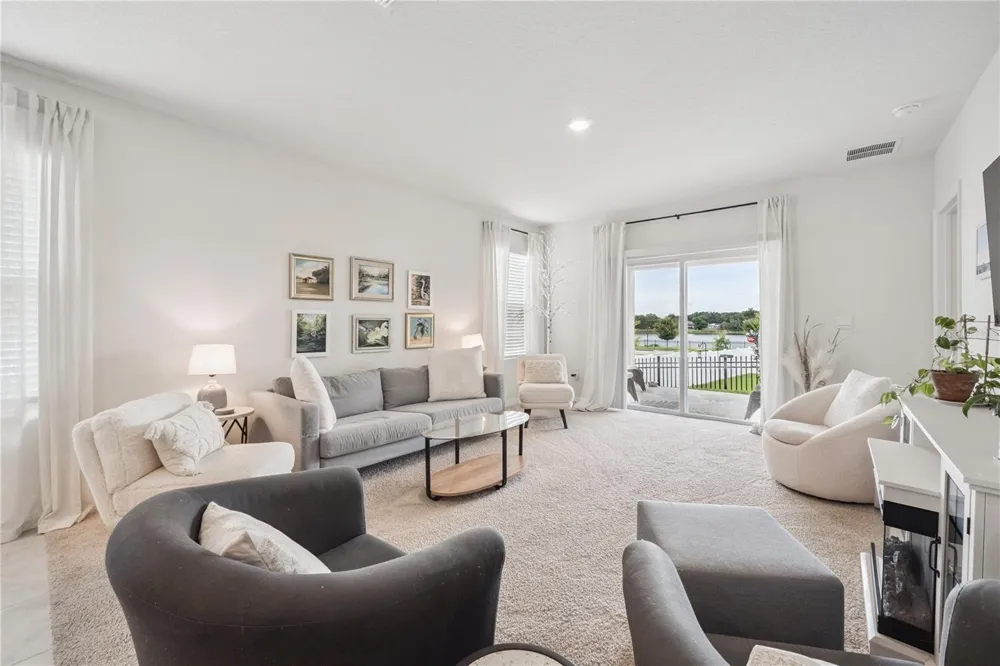 2698 ROWAN STREET Tavares, FL 32778