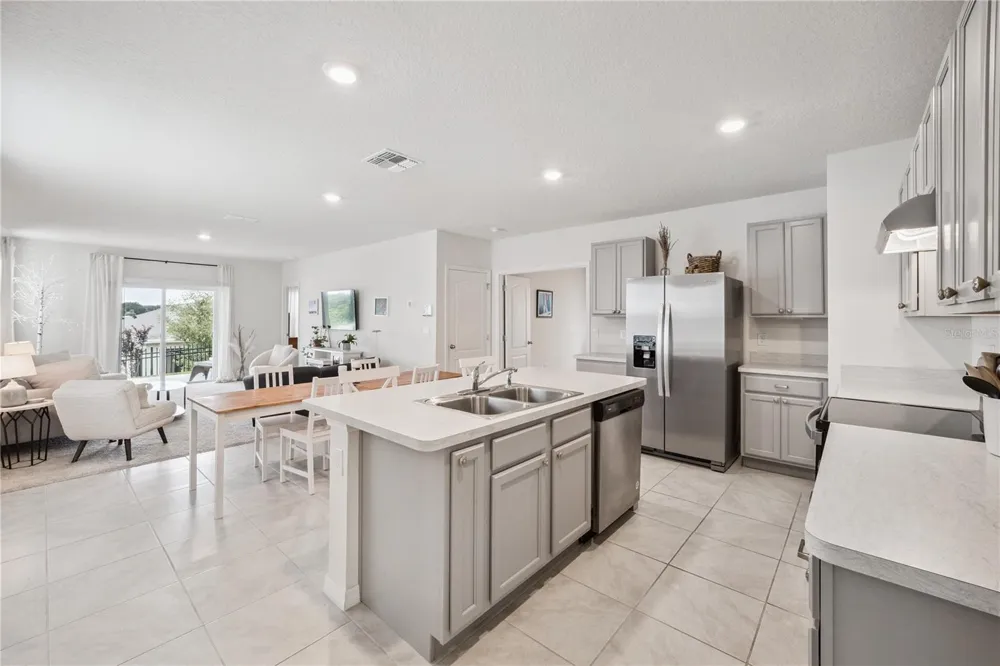 2698 ROWAN STREET Tavares, FL 32778