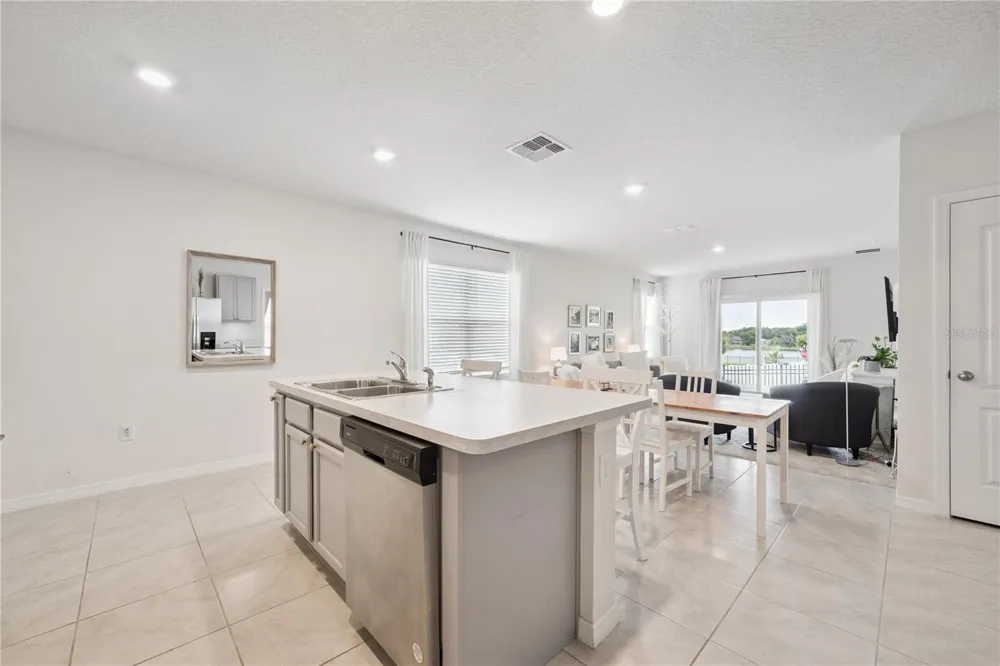 2698 ROWAN STREET Tavares, FL 32778