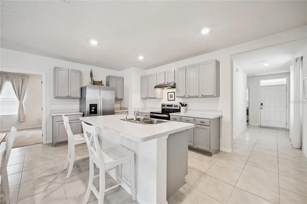2698 ROWAN STREET Tavares, FL 32778