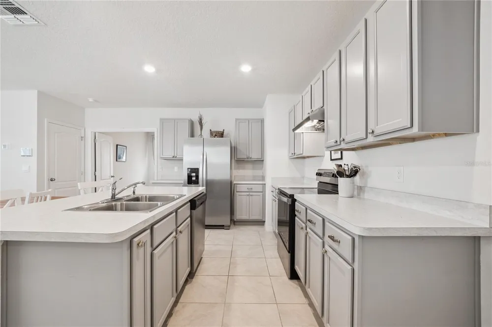 2698 ROWAN STREET Tavares, FL 32778