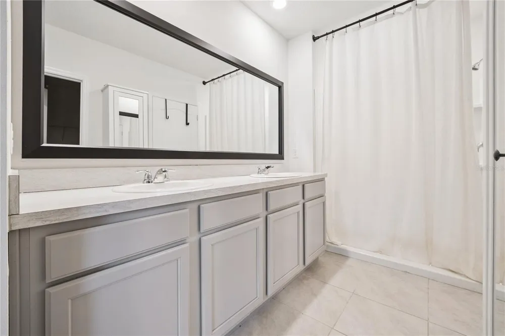 2698 ROWAN STREET Tavares, FL 32778