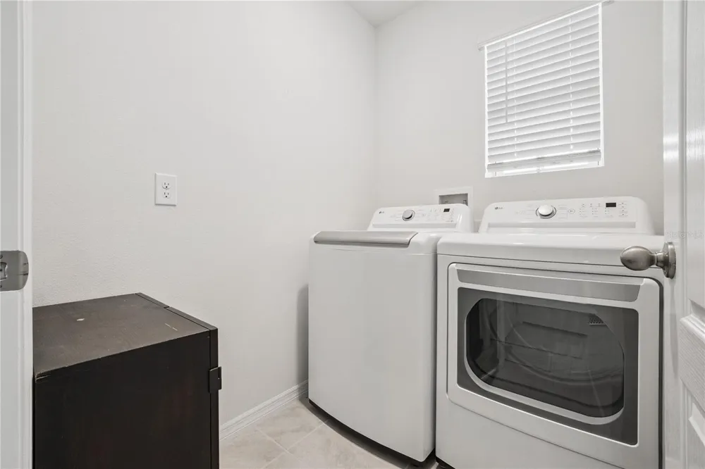 2698 ROWAN STREET Tavares, FL 32778