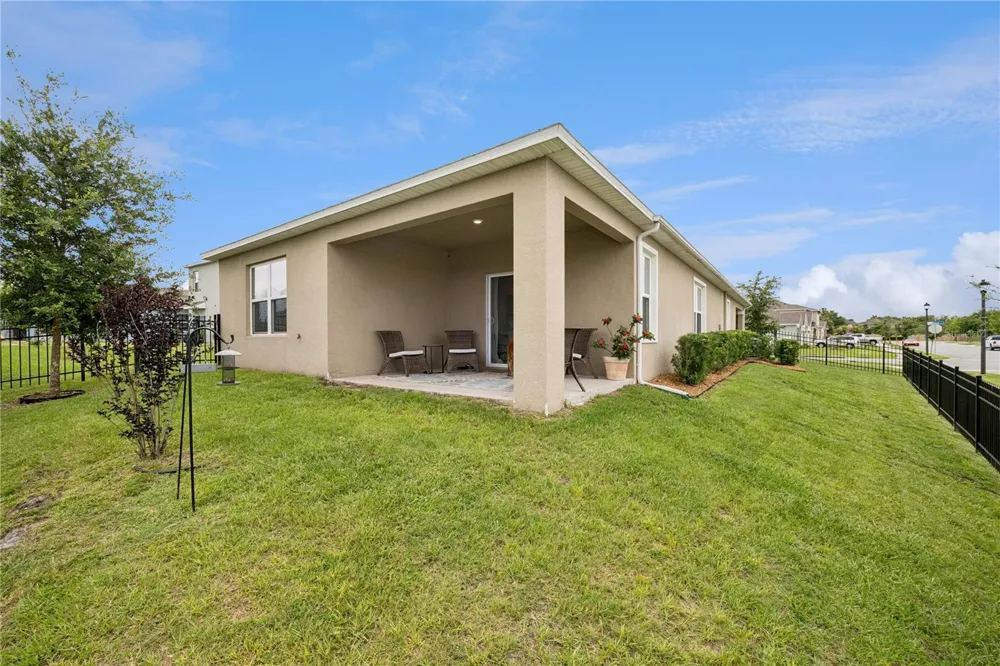 2698 ROWAN STREET Tavares, FL 32778