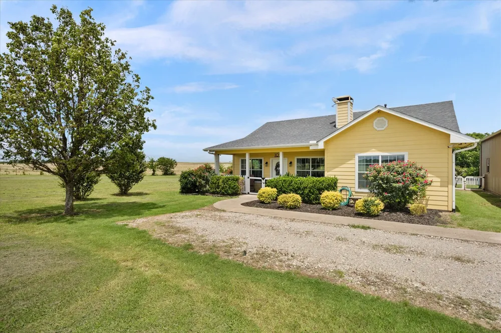 1028 Fm 1566 W Celeste, TX 75423