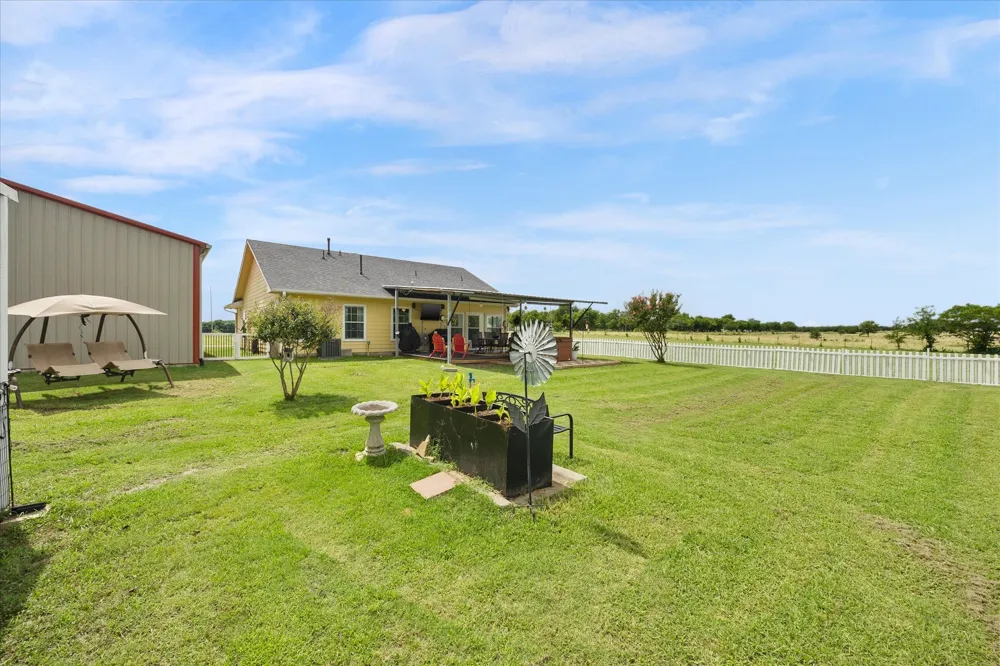 1028 Fm 1566 W Celeste, TX 75423