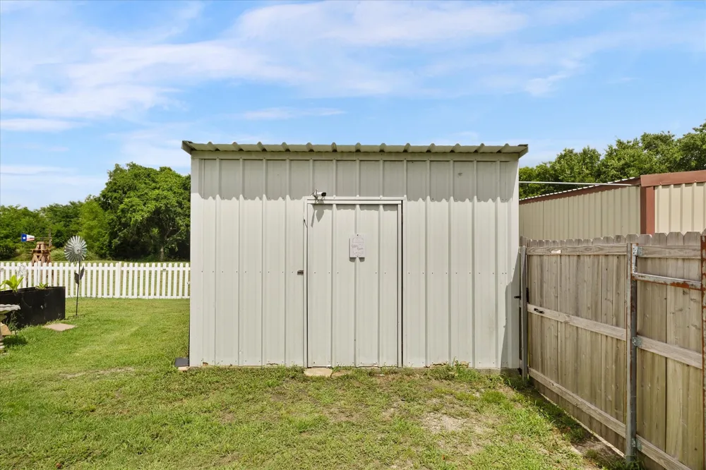 1028 Fm 1566 W Celeste, TX 75423