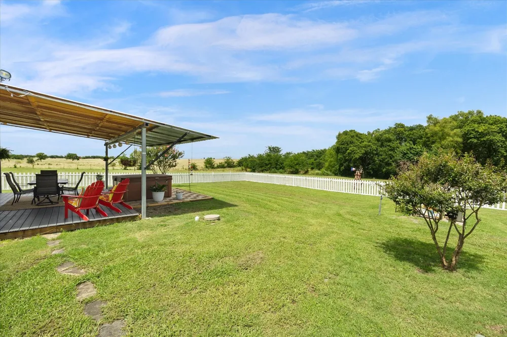 1028 Fm 1566 W Celeste, TX 75423