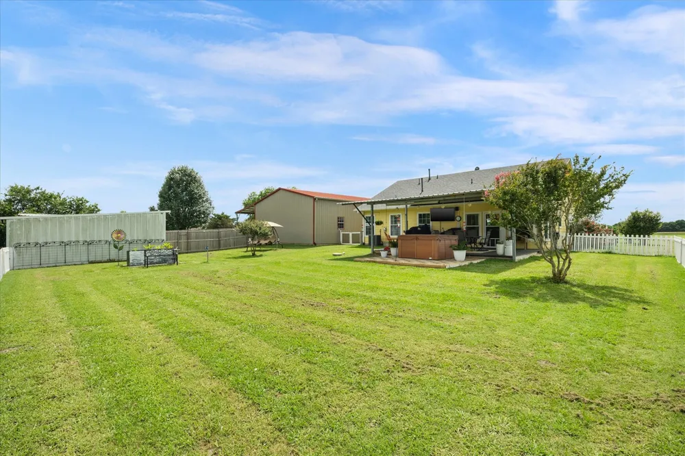 1028 Fm 1566 W Celeste, TX 75423