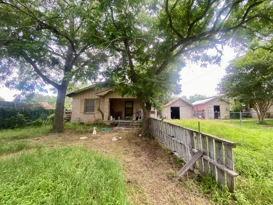 645 Monroe Street La Grange, TX 78945