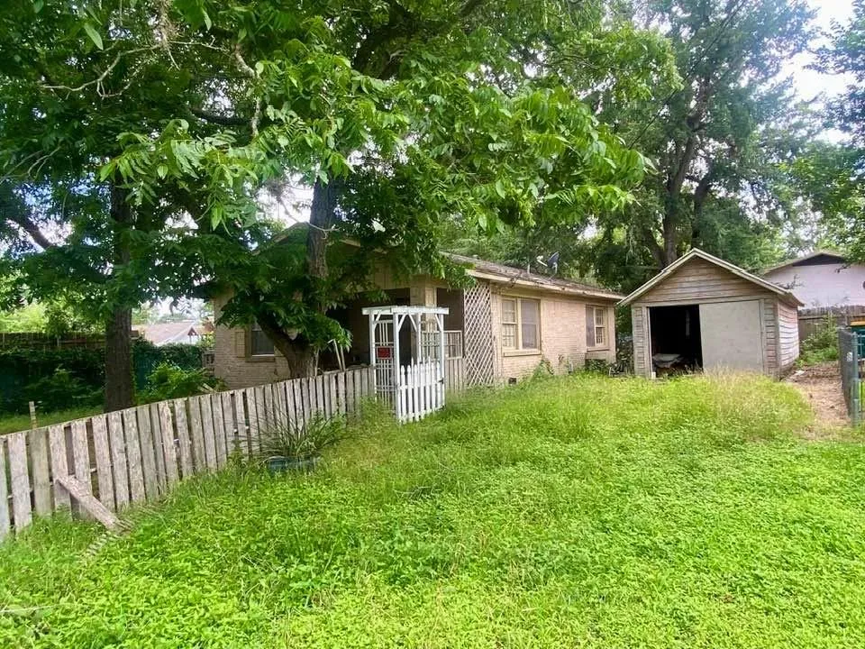 645 Monroe Street La Grange, TX 78945