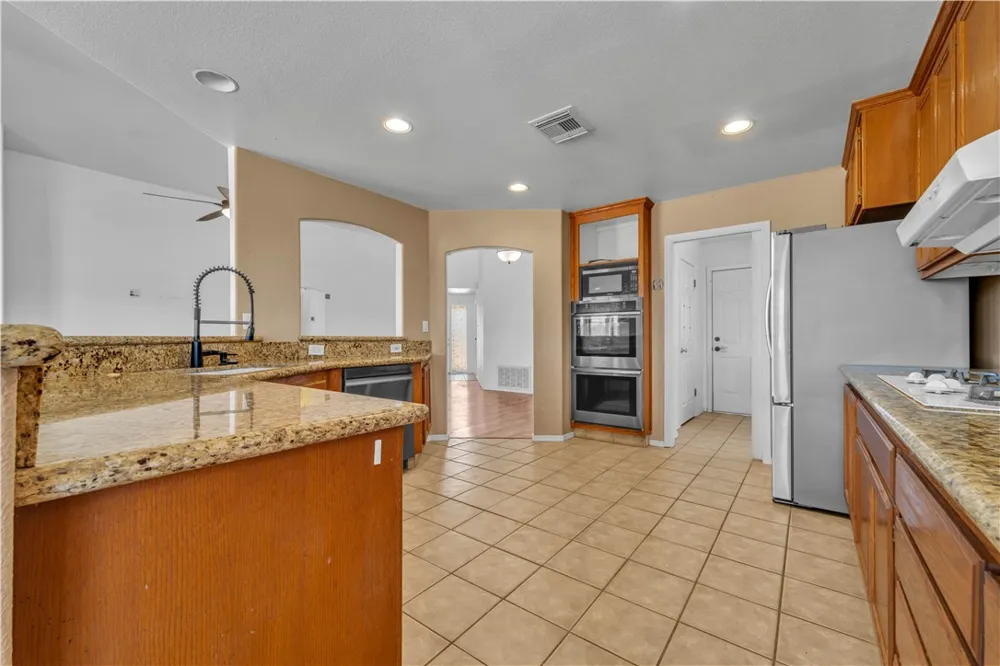 21741 Ives Court California City, CA 93505