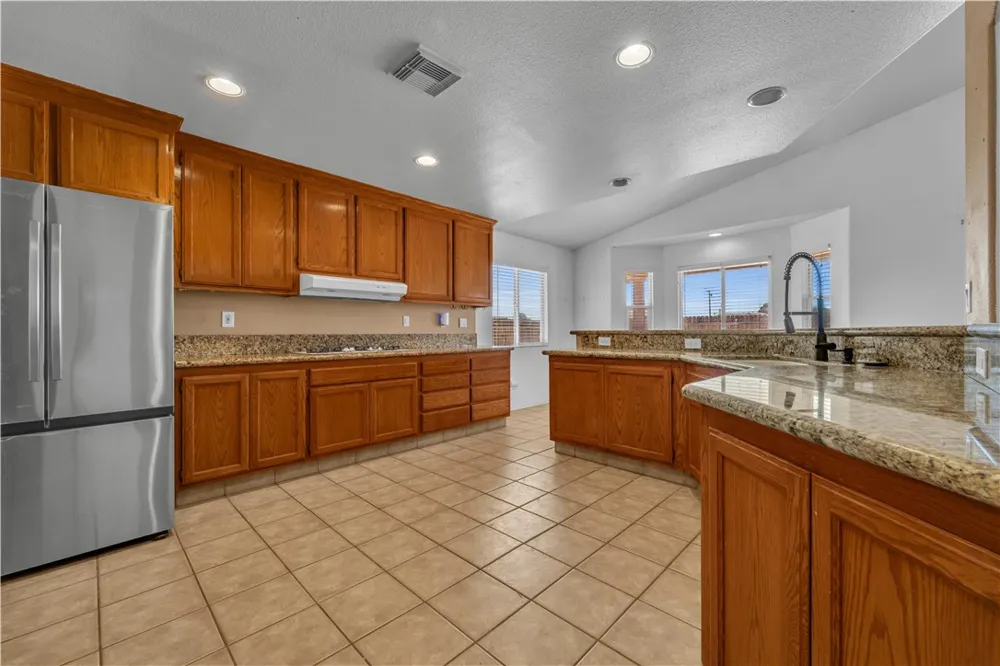 21741 Ives Court California City, CA 93505