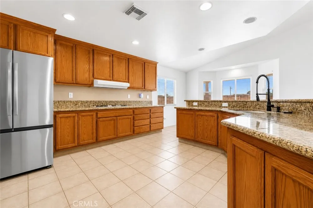 21741 Ives Court California City, CA 93505