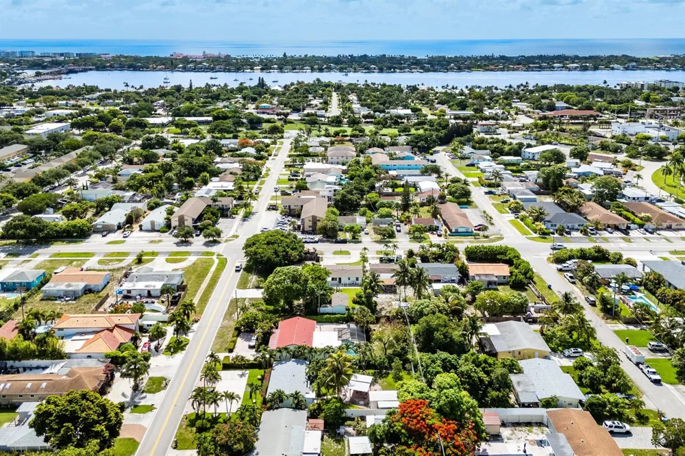 707 S Broadway Lantana, FL 33462