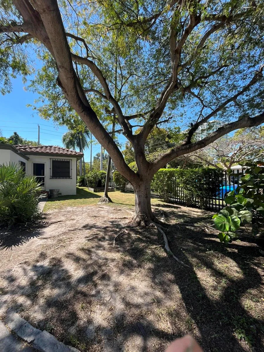 175 SW 25th Road Miami, FL 33129