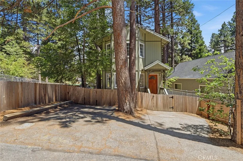 2543 Whispering Pines Running Springs, CA 92382