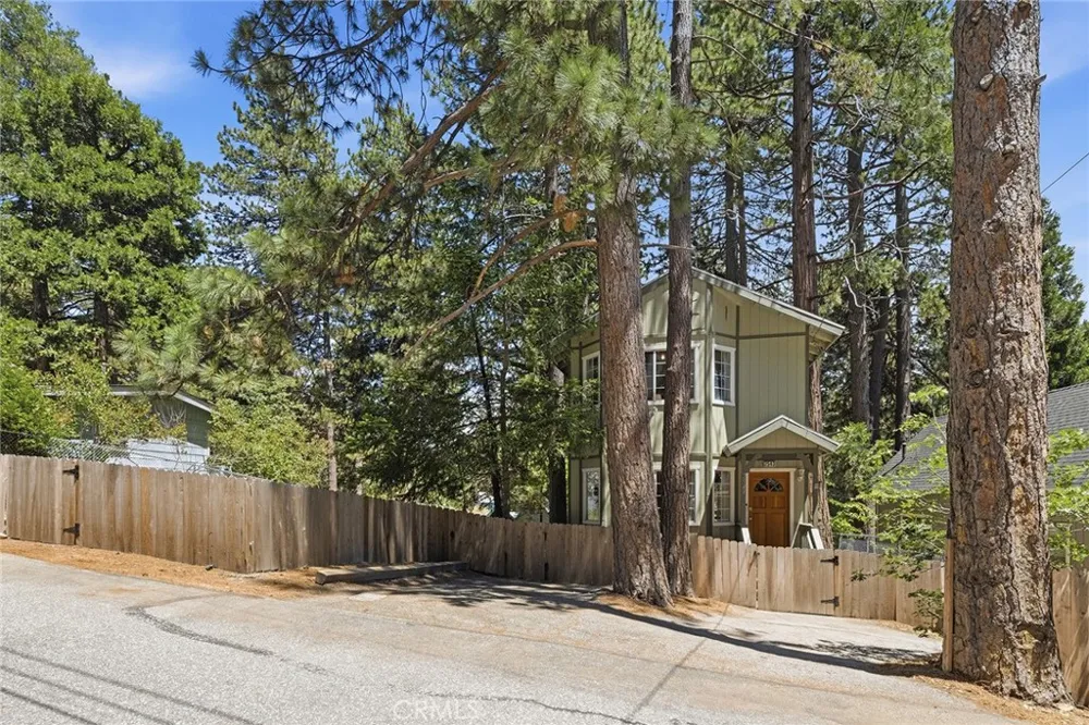 2543 Whispering Pines Running Springs, CA 92382