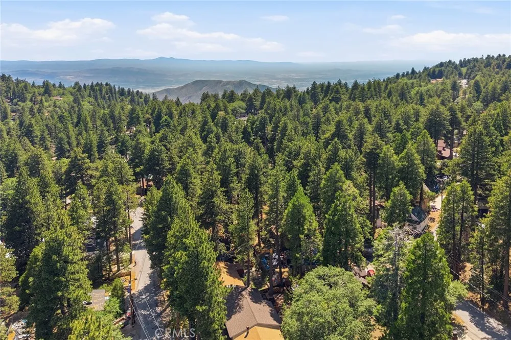 2543 Whispering Pines Running Springs, CA 92382