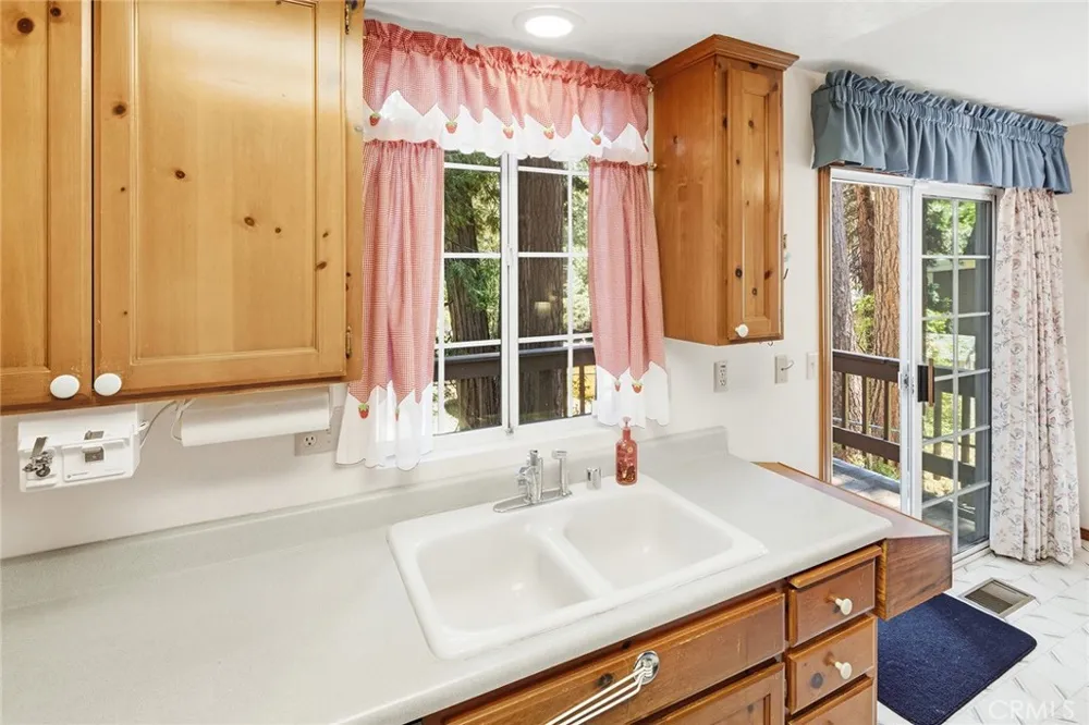 2543 Whispering Pines Running Springs, CA 92382