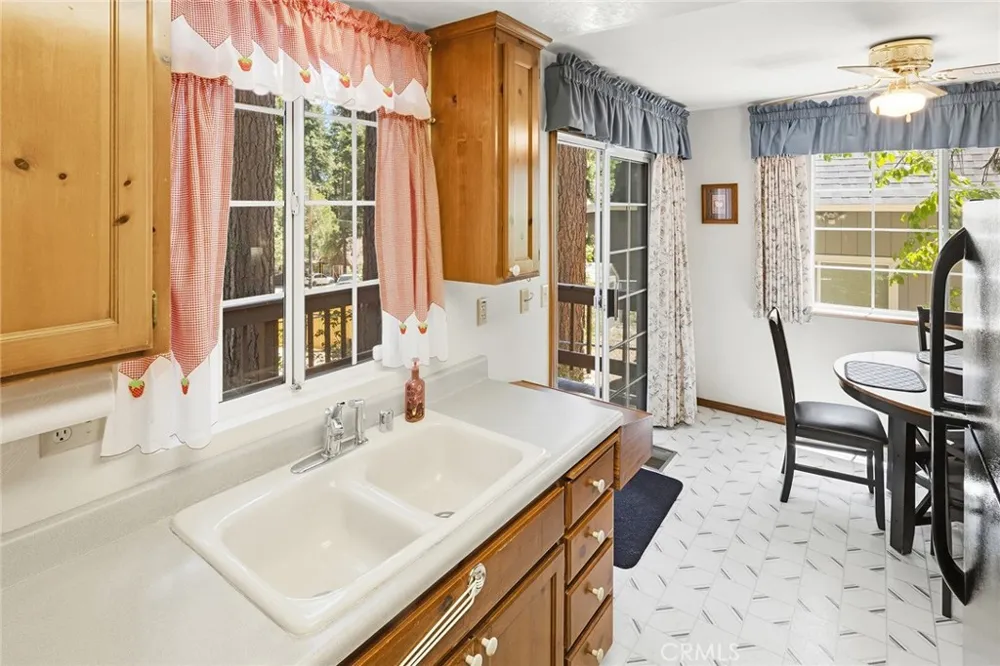 2543 Whispering Pines Running Springs, CA 92382