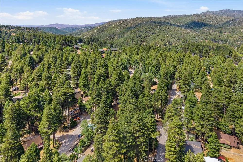 2543 Whispering Pines Running Springs, CA 92382