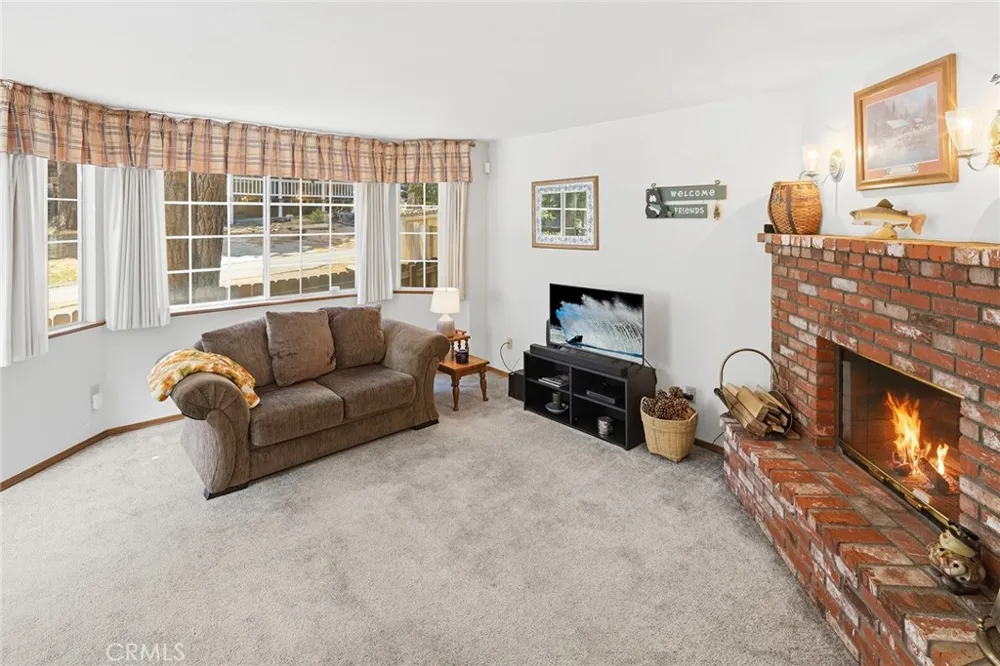 2543 Whispering Pines Running Springs, CA 92382
