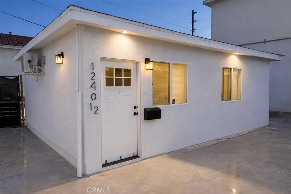 1236 Wilmington Wilmington, CA 90744
