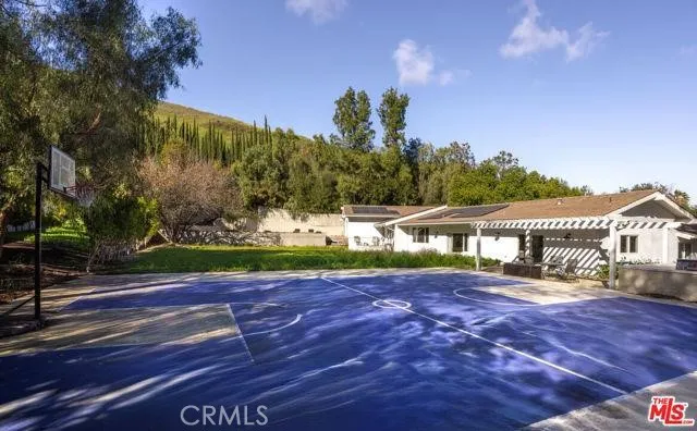 23760 Oakfield Hidden Hills, CA 91302