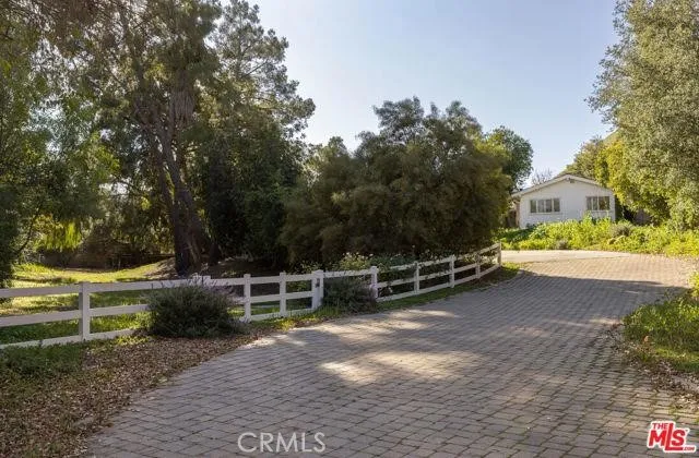 23760 Oakfield Hidden Hills, CA 91302