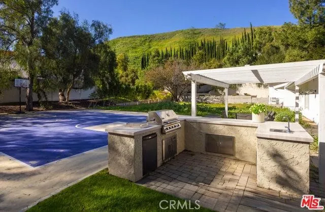 23760 Oakfield Hidden Hills, CA 91302
