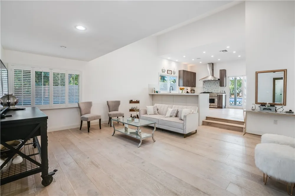23760 Oakfield Hidden Hills, CA 91302