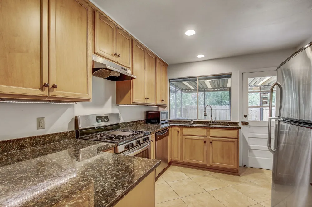 9913 Oak Hollow Drive Austin, TX 78758